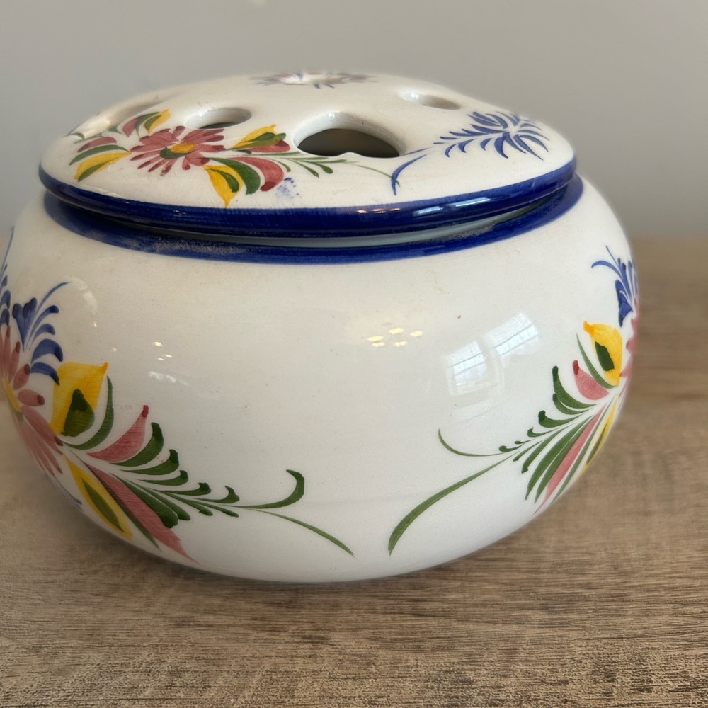 Hand Painted Portugal Pottery Potpourri Bowl Cottagecore Grandmacore Floral‎ VTG - Picture 3 of 10